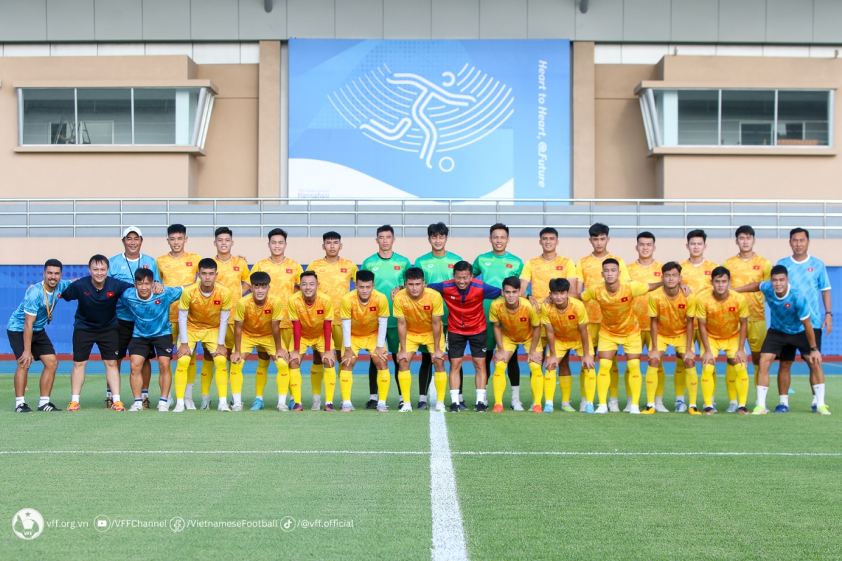 Buổi tập đầu tiên của ĐT Olympic Việt Nam tại Hàng Châu Buoi tap dau tien cua dT Olympic Viet Nam tai Hang Chau