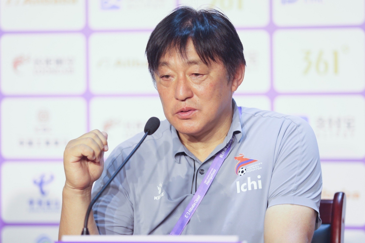 HLV Otsuka Ichiro của ĐT Olympic Mông Cổ HLV Otsuka Ichiro cua dT Olympic Mong Co