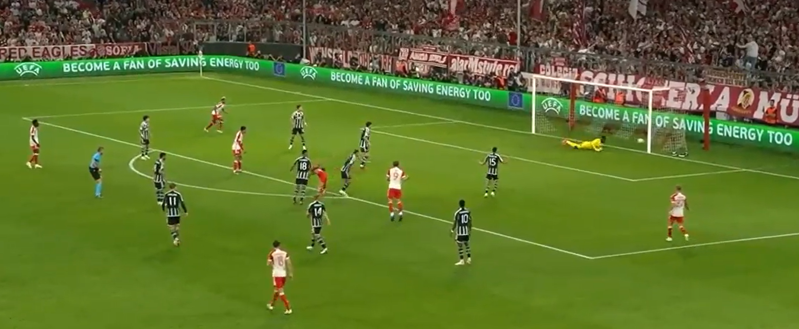 Sai lầm khó tin của Andre Onana trước Bayern Munich 3