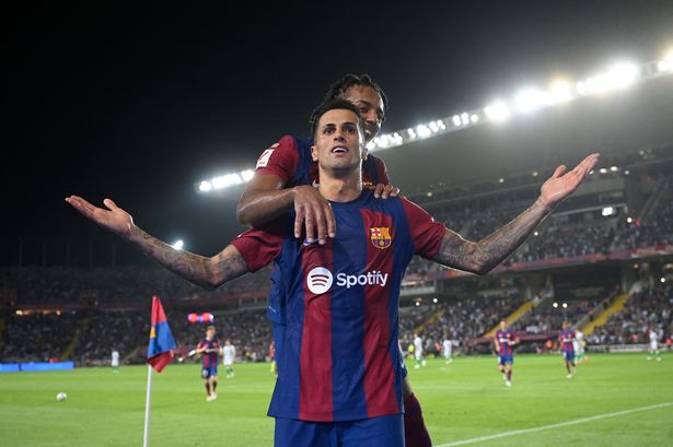 Nâng cấp Barcelona Chuyện của hai chàng João 3