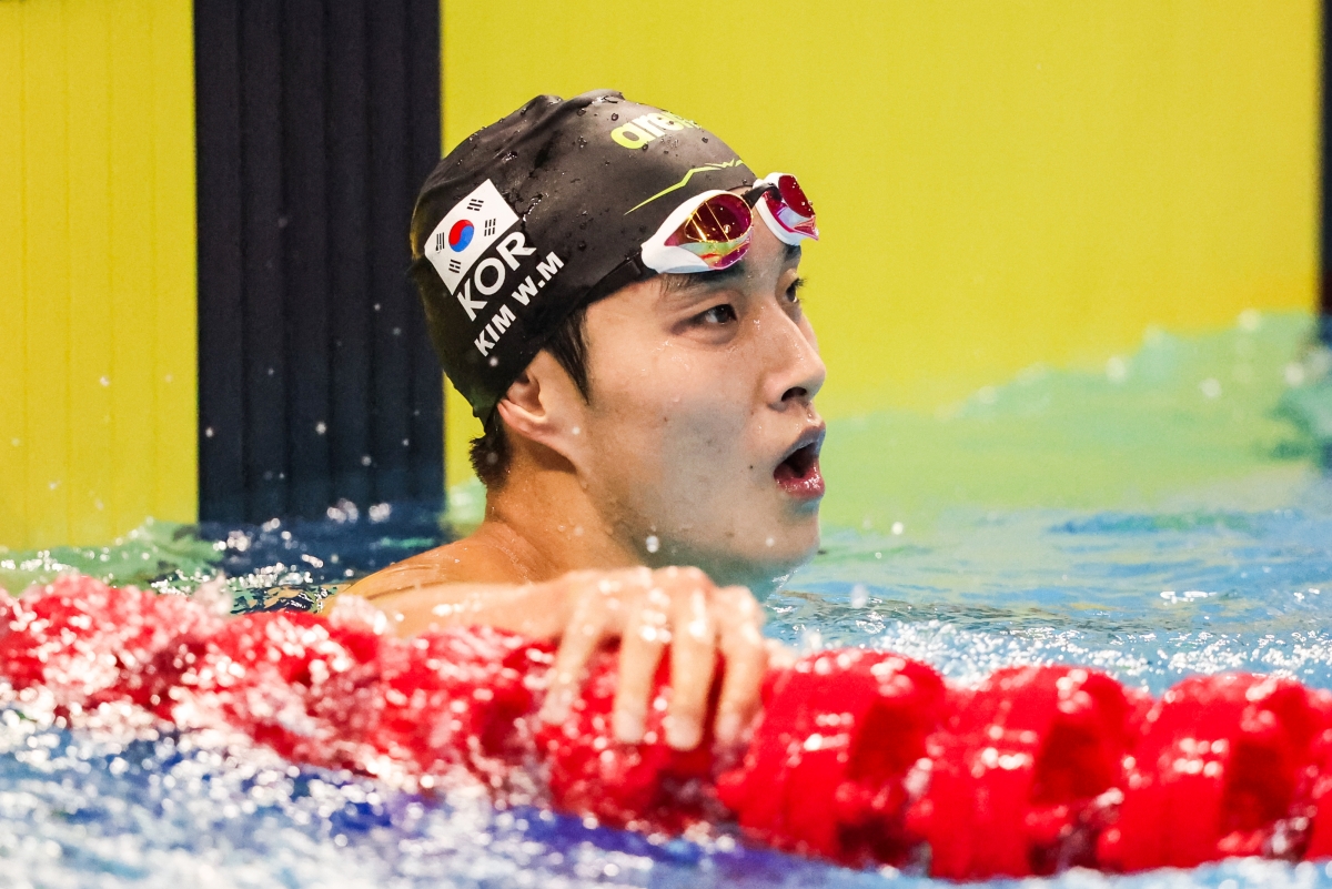 Kình ngư đánh bại Huy Hoàng gây sốt vì vẻ điển trai 5 Kình ngư đánh bại Huy Hoàng gây sốt vì vẻ điển trai 5