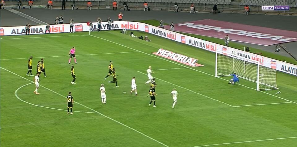 Pha bỏ lỡ khó tin của Mauro Icardi 1