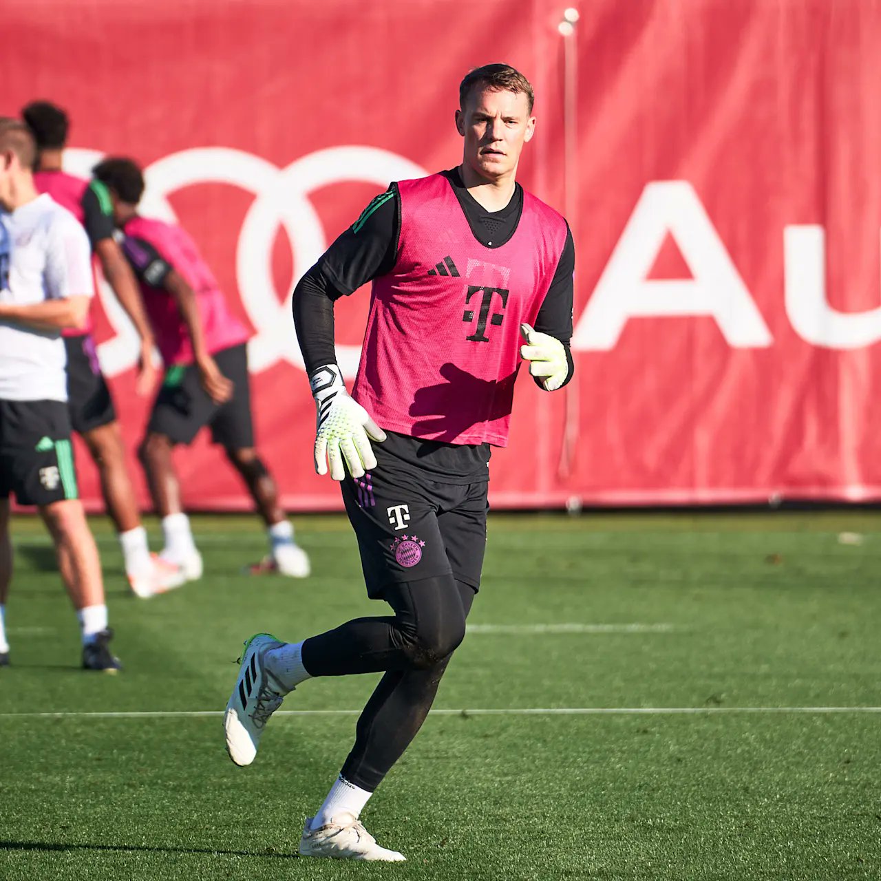 Neuer trở lại tập luyện cùng Bayern Munich 1