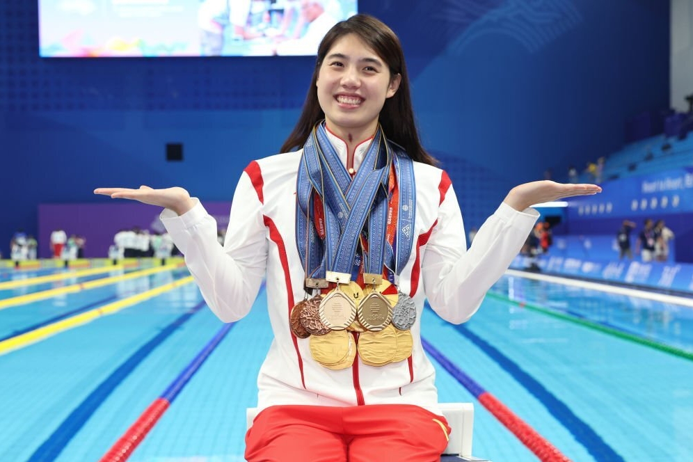 Vẻ đẹp của nữ thần bơi lội giúp Trung Quốc phá kỷ lục gần nửa thế kỷ 7