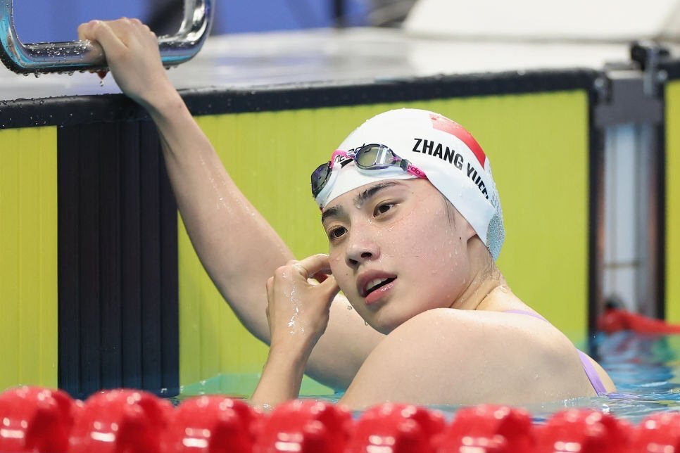 Vẻ đẹp của nữ thần bơi lội giúp Trung Quốc phá kỷ lục gần nửa thế kỷ 8