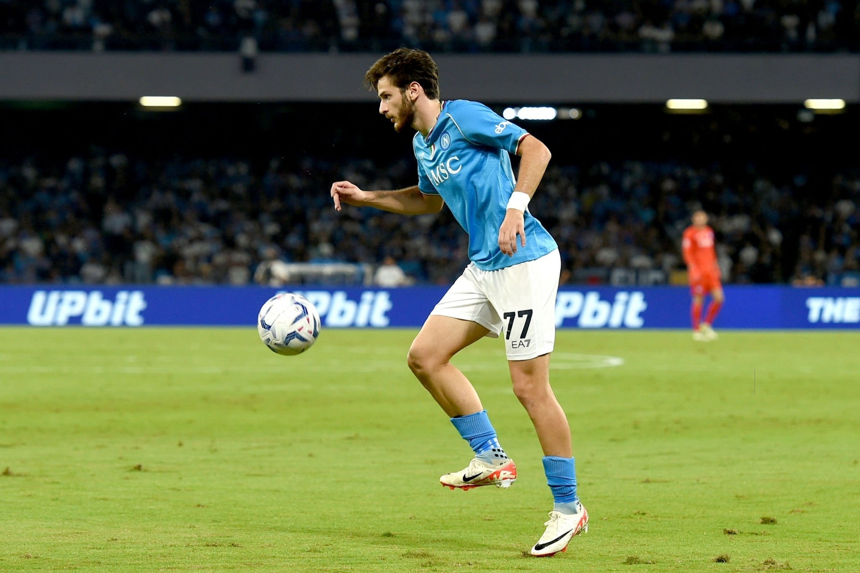 Kvaratskhelia tỏa sáng trở lại Hãy vươn mình để thoát khỏi cái mác cầu thủ một mùa! 3