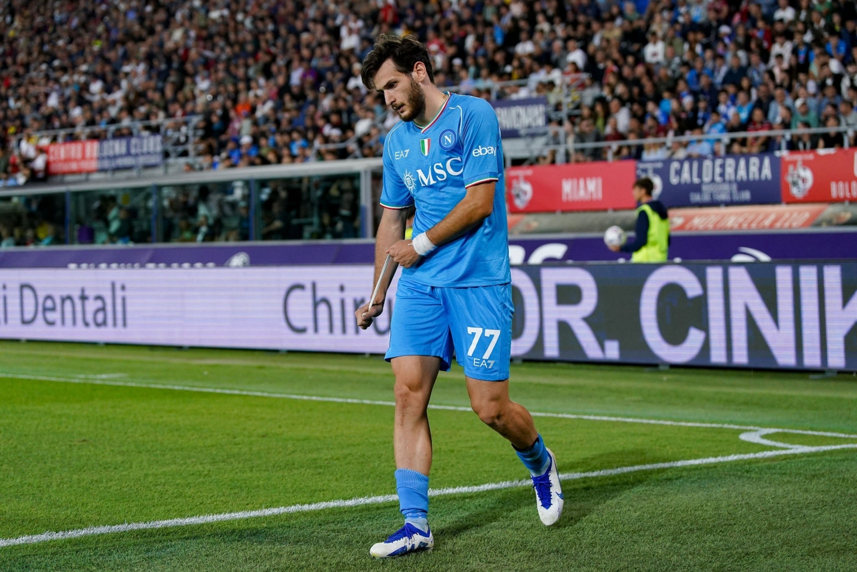 Kvaratskhelia tỏa sáng trở lại Hãy vươn mình để thoát khỏi cái mác cầu thủ một mùa! 4