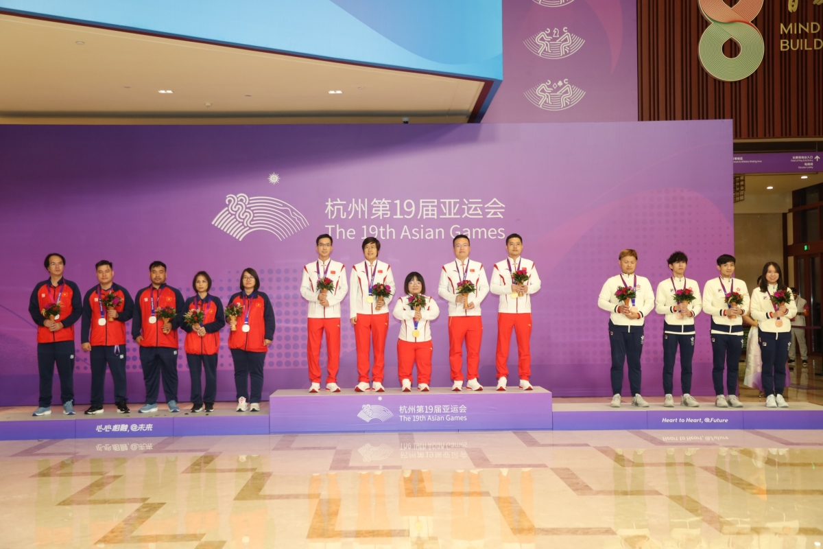 Đội cờ tướng của Việt Nam nhận HCB ASIAD lúc nửa đêm 2 Đội cờ tướng của Việt Nam nhận HCB ASIAD lúc nửa đêm 2