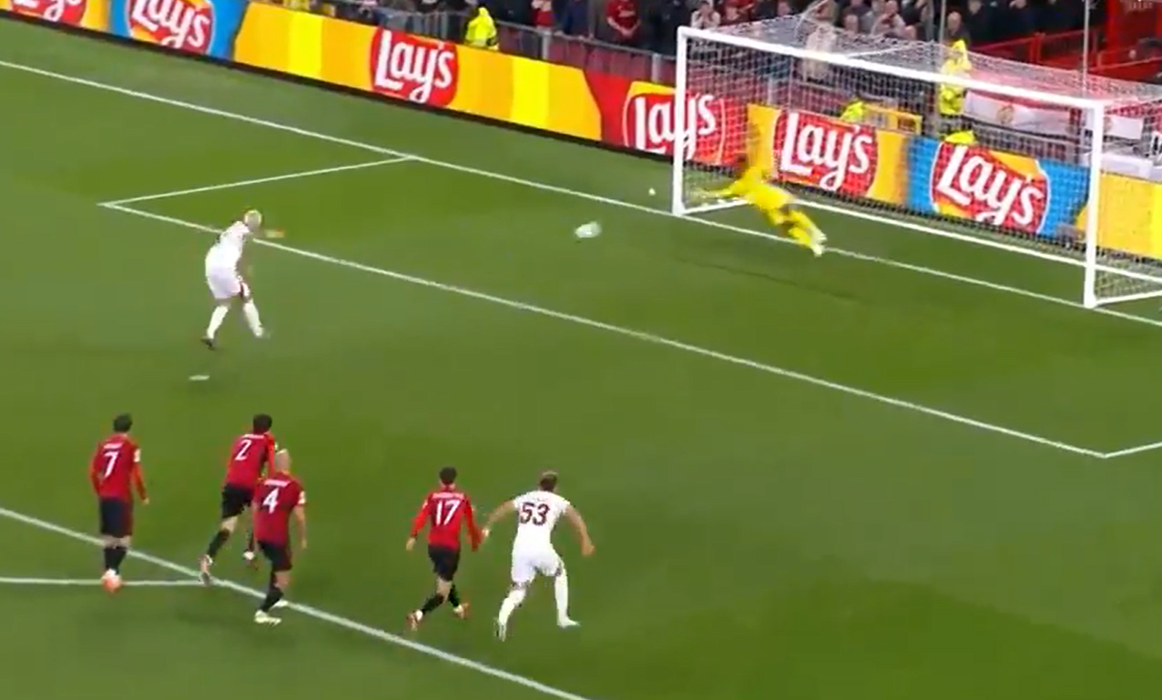 Cận cảnh sai lầm của Onana khiến Casemiro phải nhận thẻ đỏ 4 Cận cảnh sai lầm của Onana khiến Casemiro phải nhận thẻ đỏ 4