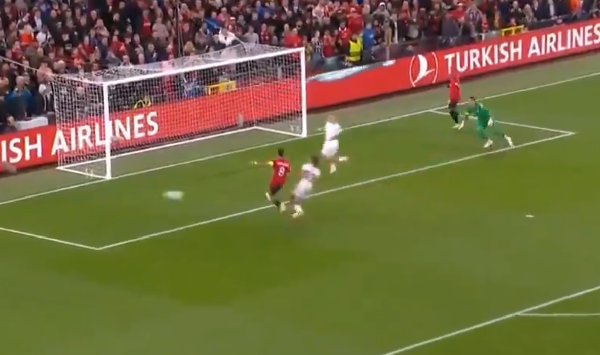 Marcus Rashford bị chỉ trích dữ dội sau pha xử lý đi vào lòng đất 4 Marcus Rashford bị chỉ trích dữ dội sau pha xử lý đi vào lòng đất 4