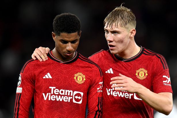 Tình huống xử lý đi vào lòng đất này khiến Rashford bị chỉ trích dữ dội trên MXH. Tinh huong xu ly di vao long dat nay khien Rashford bi chi trich du doi tren MXH.