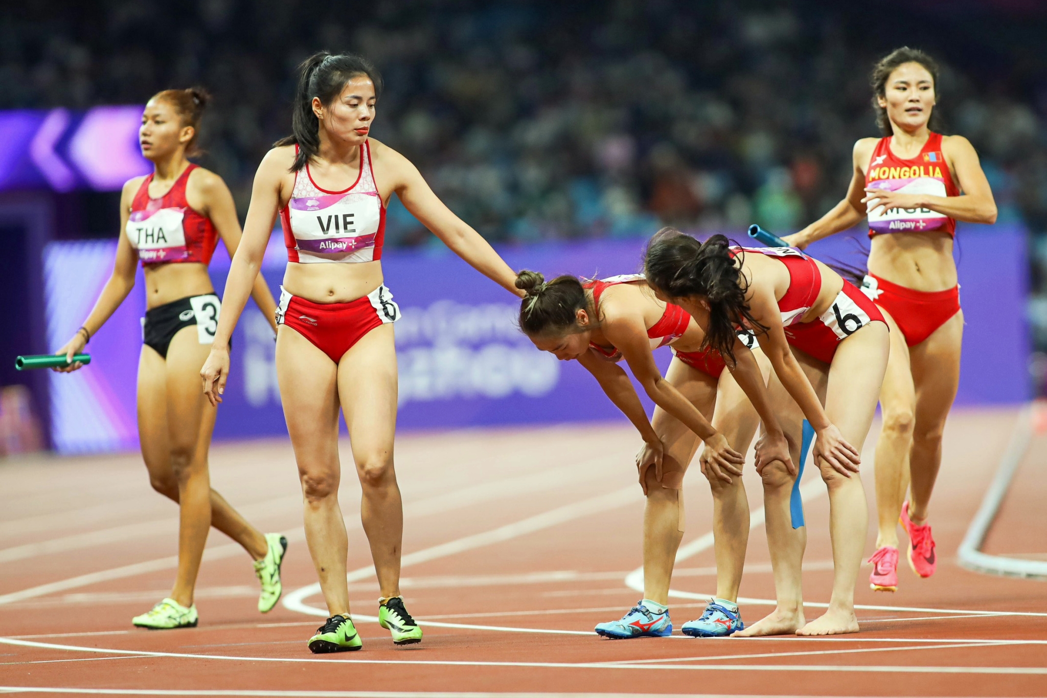 doi tiep suc 4x400m nu ASIAD