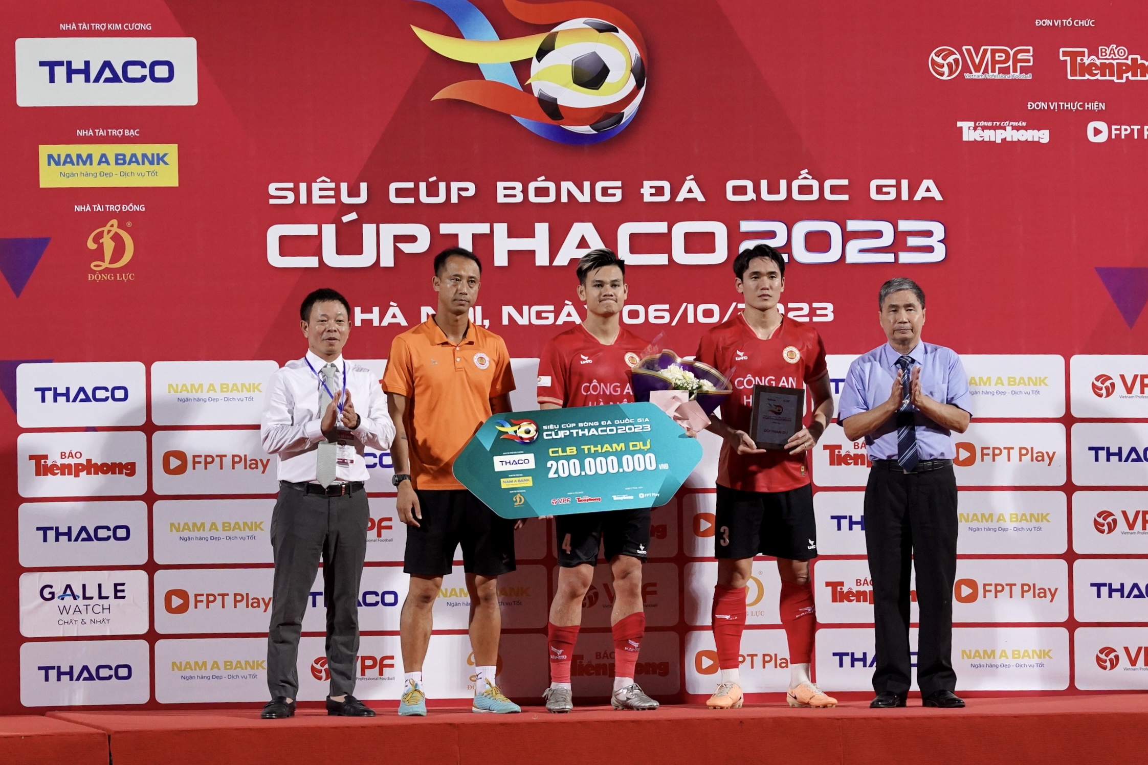 Quang Hải, Bùi Hoàng Việt Anh thất thần nhìn Thanh Hoá vô địch Siêu Cúp QG 2023 4