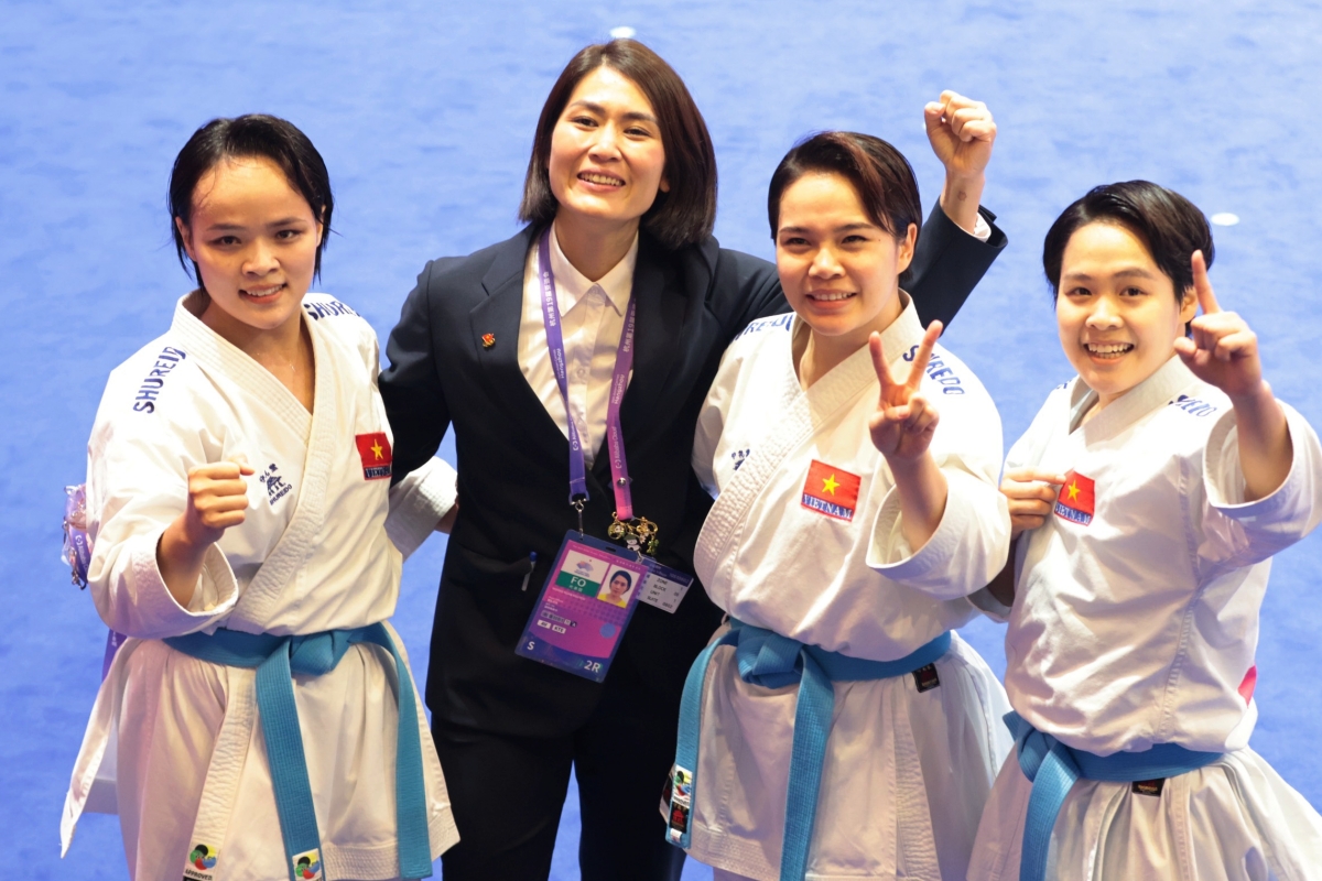 Thay tro doi Karate nu gianh HCV ASIAD