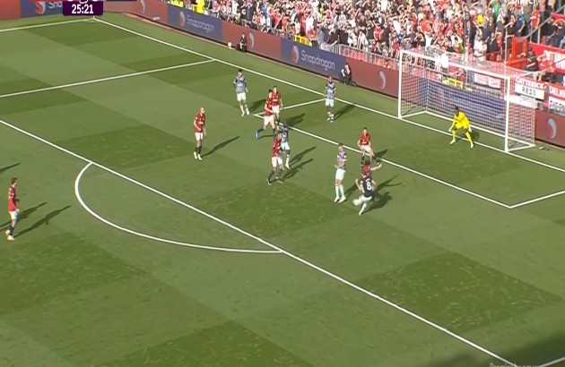 Onana lại mắc lỗi khiến MU thủng lưới 1 Onana lại mắc lỗi khiến MU thủng lưới 1