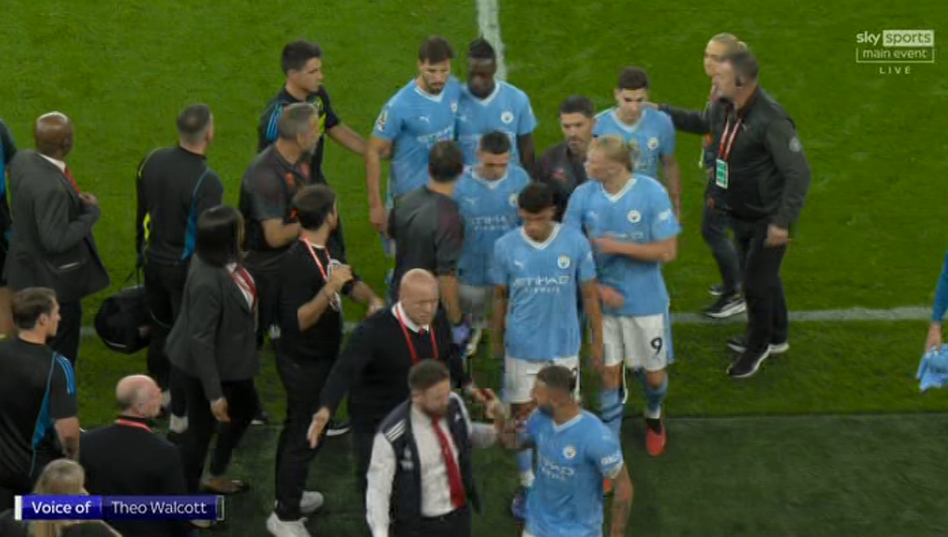 Erling Haaland xô xát với BHL Arsenal 2