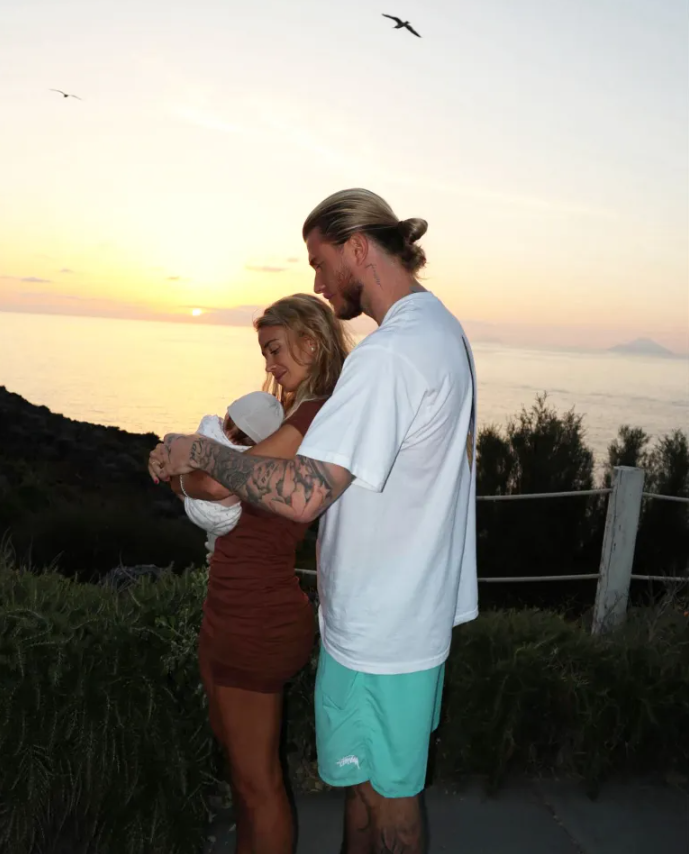 Loris Karius táo bạo bên bạn gái nóng bỏng 1 Loris Karius táo bạo bên bạn gái nóng bỏng 1