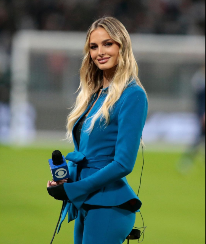 Mê mẩn với nhan sắc người dẫn chương trình quyết rũ nhất Italia 5