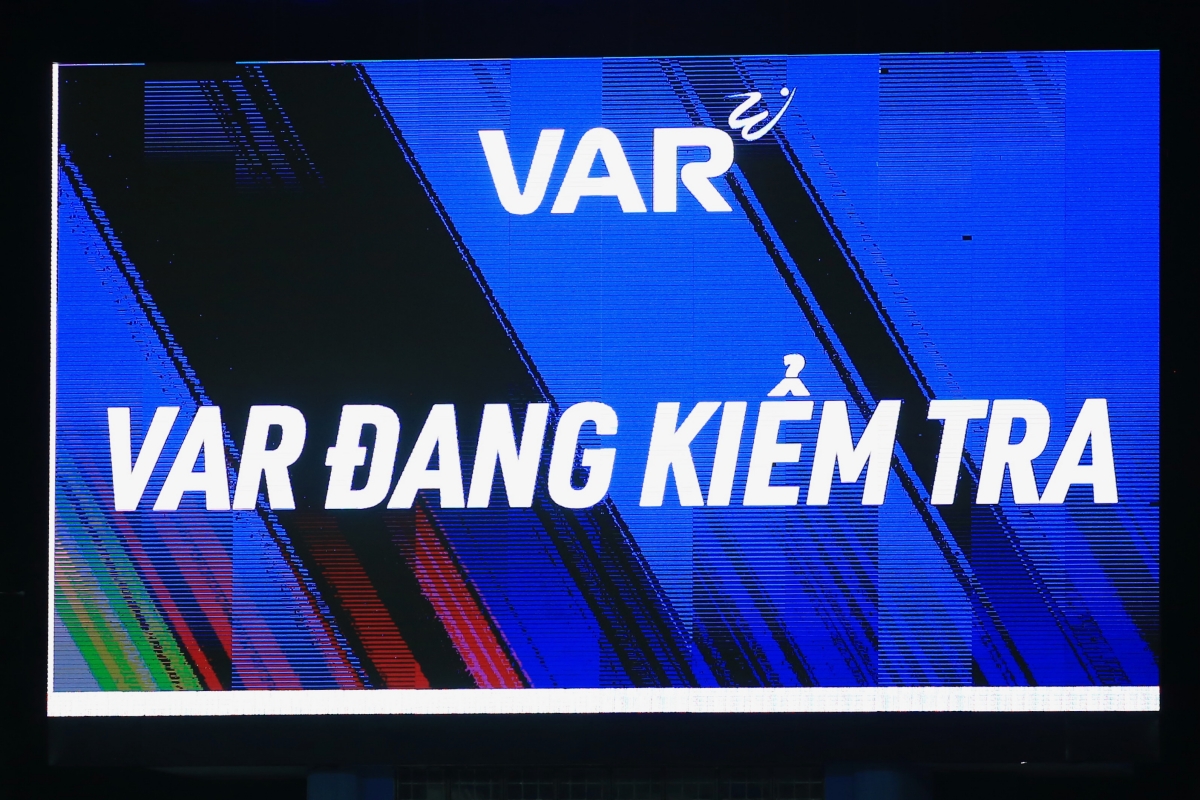 Màn check VAR cầu kỳ ở trận mở màn VLeague 202324 3