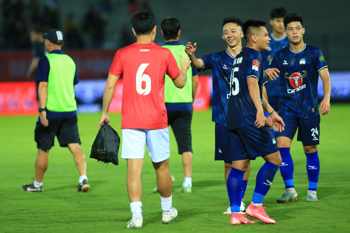 Xuân Trường, Tuấn Anh tái ngộ trên sân Lạch Tray 5