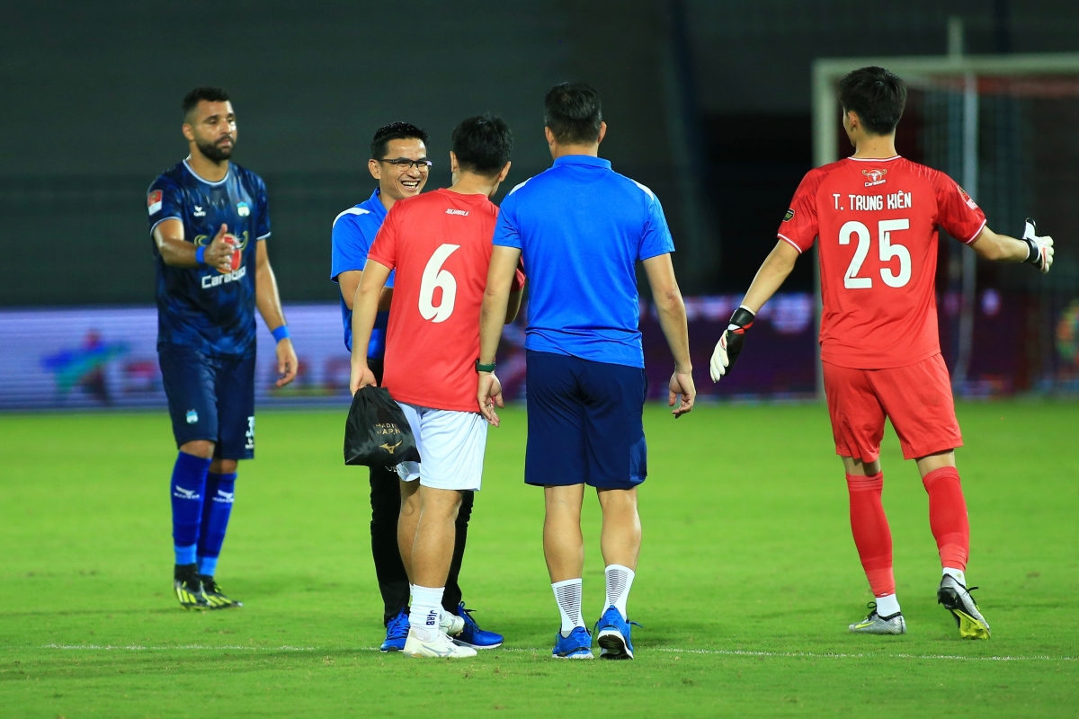 Xuân Trường, Tuấn Anh tái ngộ trên sân Lạch Tray 6