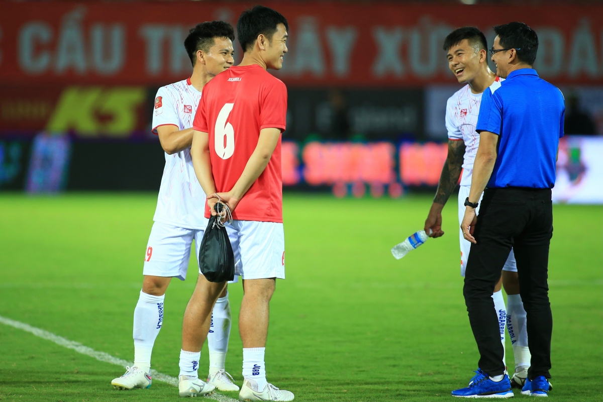 Xuân Trường, Tuấn Anh tái ngộ trên sân Lạch Tray 7