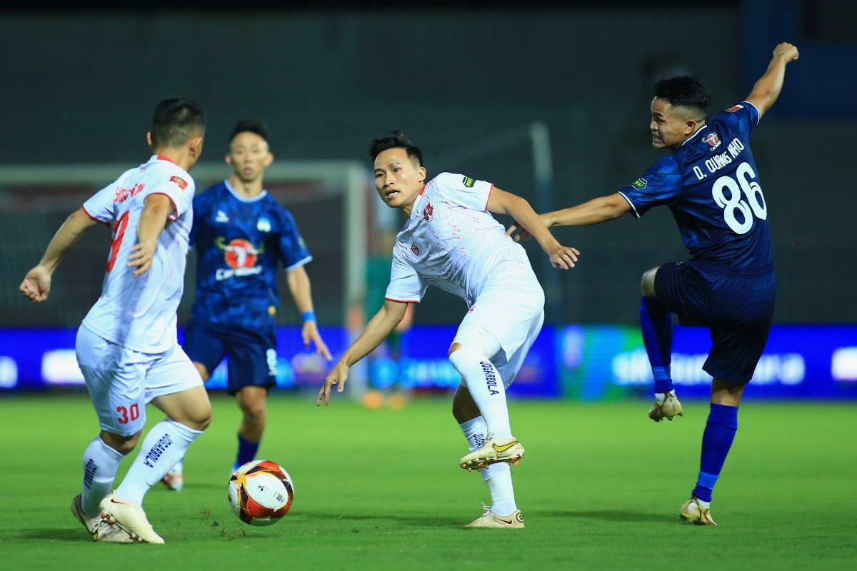 Dư âm vòng 1 V-League 20232024 VAR và sự kịch tính 1 Dư âm vòng 1 V-League 20232024 VAR và sự kịch tính 1