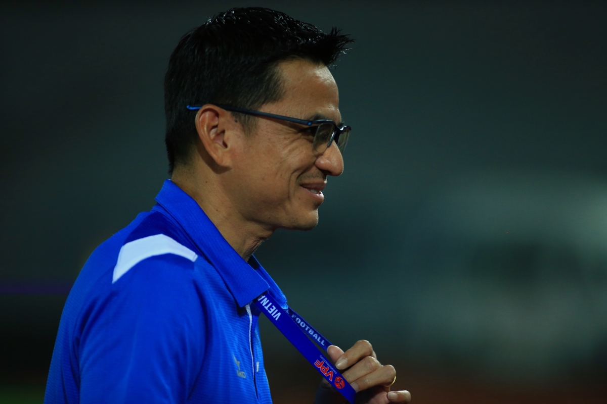 HLV Kiatisuk thừa nhận HAGL chơi tệ vì thiếu tân binh Jhon Cley 1 HLV Kiatisuk thừa nhận HAGL chơi tệ vì thiếu tân binh Jhon Cley 1