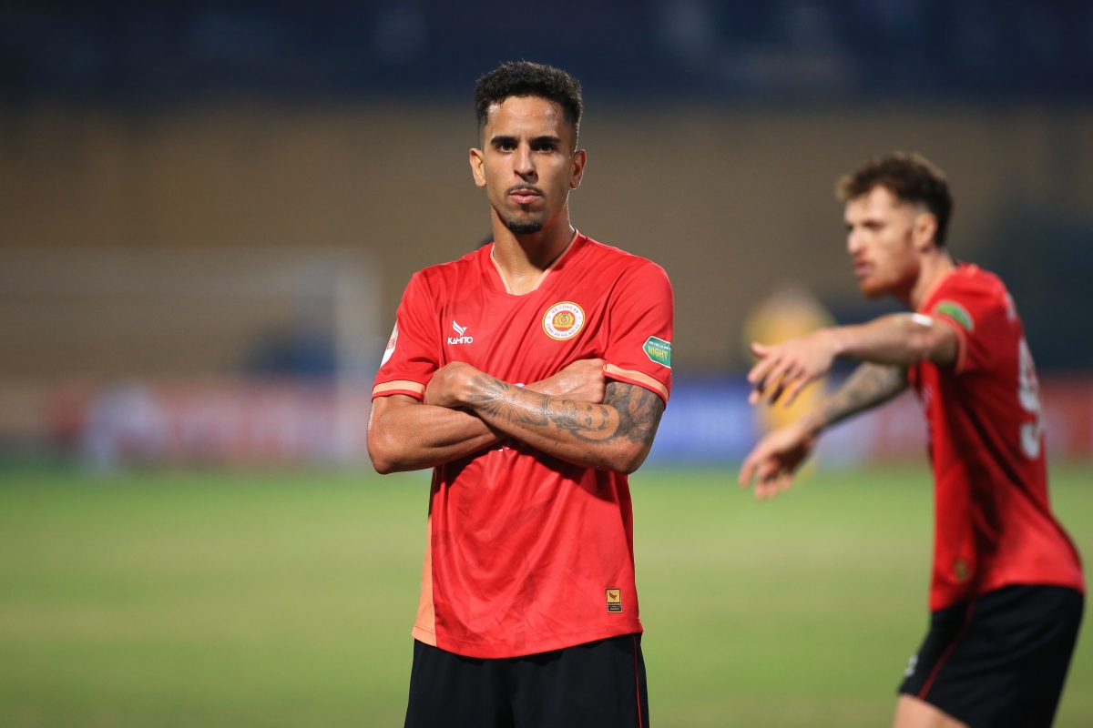 Quang Hải lặng nhìn CAHN thoát thua trên sân nhà 5 Quang Hải lặng nhìn CAHN thoát thua trên sân nhà 5