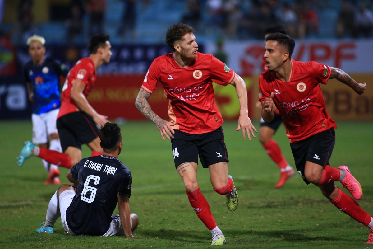 Dư âm vòng 1 V-League 20232024 VAR và sự kịch tính 2 Dư âm vòng 1 V-League 20232024 VAR và sự kịch tính 2