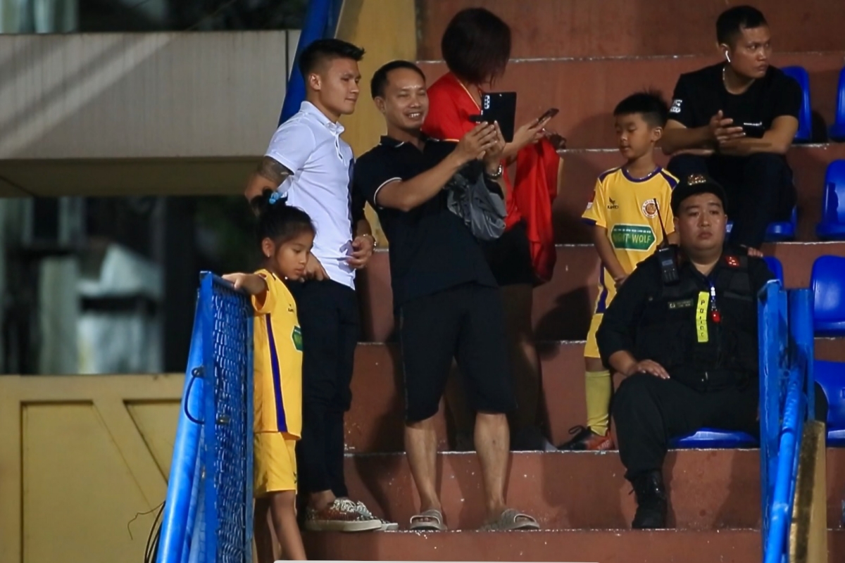 Quang Hải lặng nhìn CAHN thoát thua trên sân nhà 6 Quang Hải lặng nhìn CAHN thoát thua trên sân nhà 6