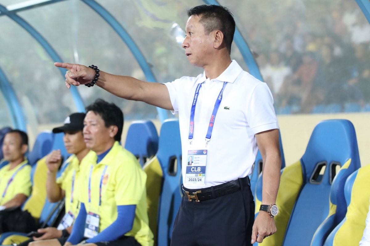 Thua phút cuối vì VAR, HLV Quảng Nam bức xúc trọng tài 3