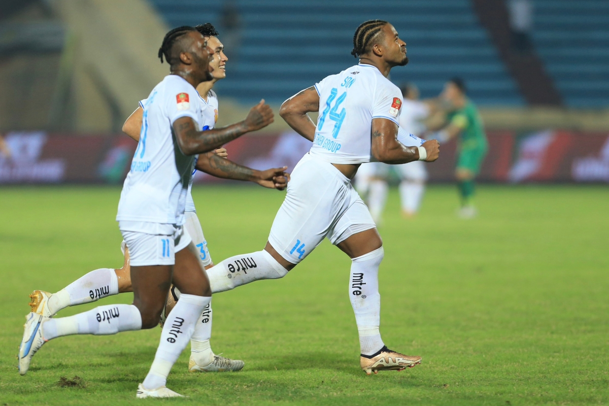 Thua phút cuối vì VAR, HLV Quảng Nam bức xúc trọng tài 2