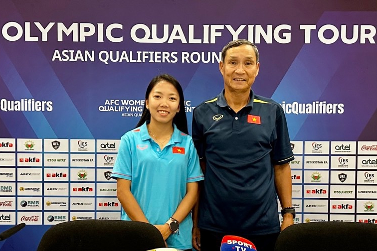 HLV Mai duc Chung va Huynh Nhu chia se truoc them vong loai thu hai Olympic