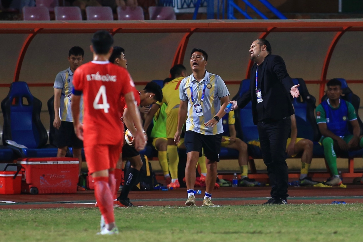 Căng thẳng Viettel vs Thanh Hoá khiến trọng tài 10 lần rút thẻ 2