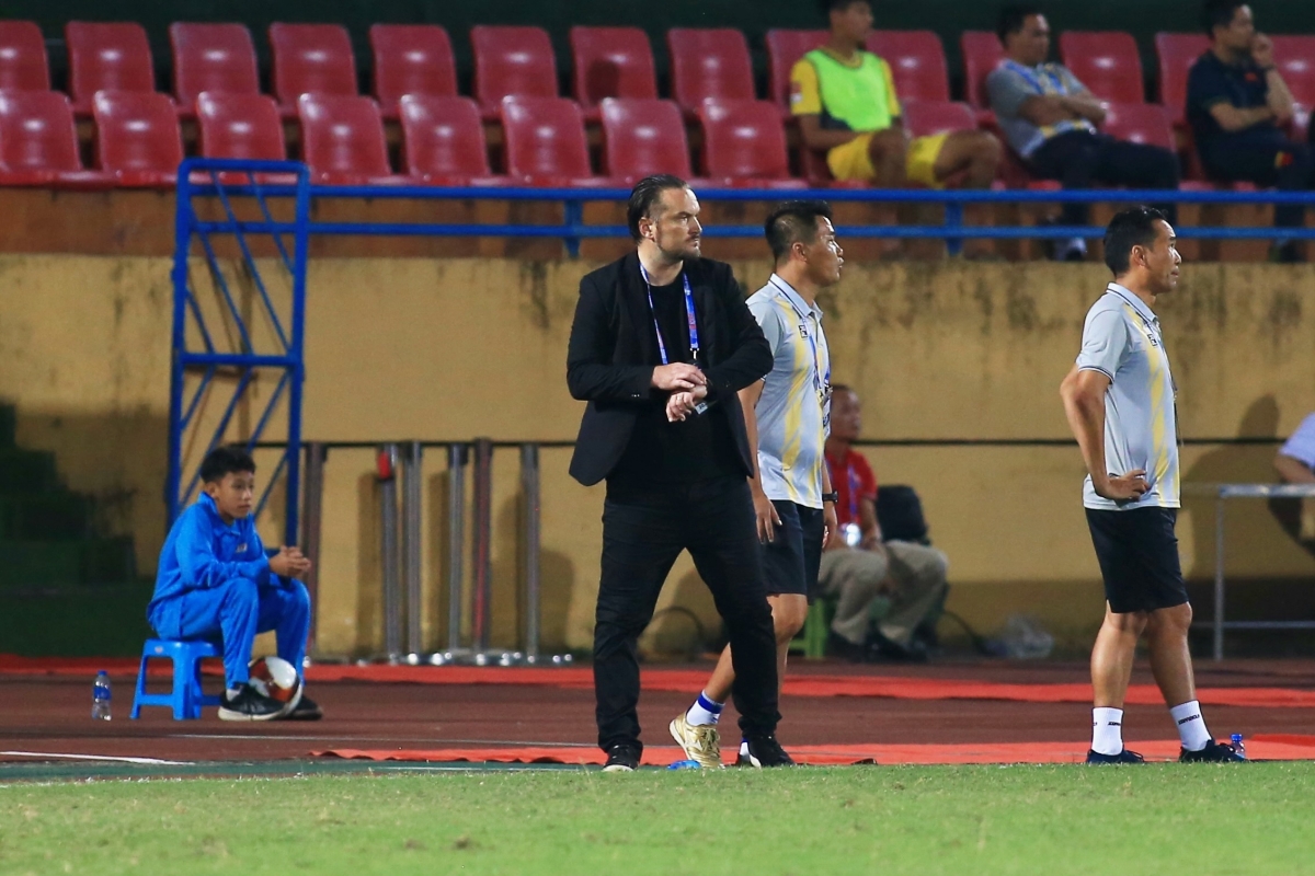 HLV Velizar Popov Viettel vs Thanh Hoá 27/10 HLV Velizar Popov Viettel vs Thanh Hoa 27/10