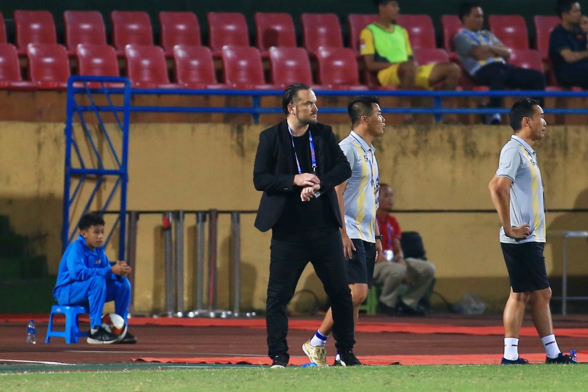 Căng thẳng Viettel vs Thanh Hoá khiến trọng tài 10 lần rút thẻ 7