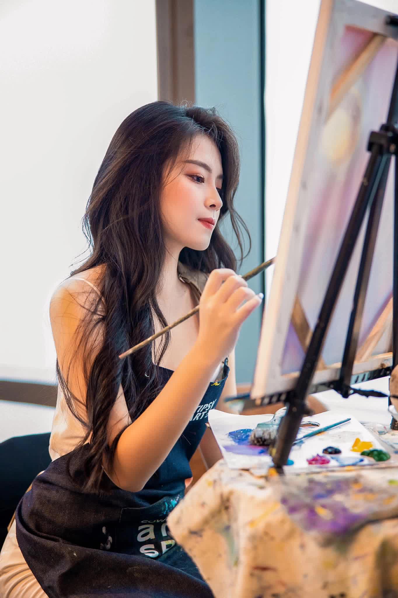 Cận cảnh nhan sắc như thần tiên tỉ tỉ của bạn gái tiền đạo lò HAGL 6