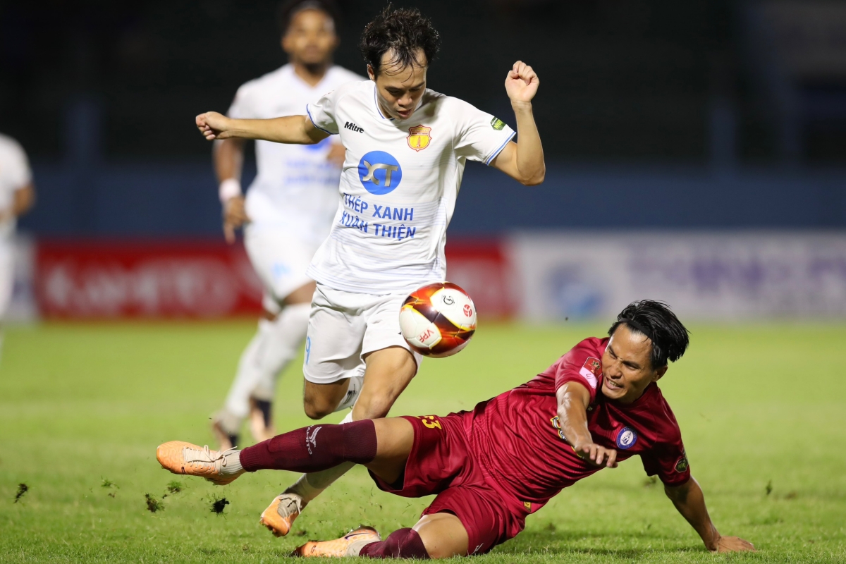 Nguyễn Văn Toàn Đừng đá như một thói quen 2 Nguyễn Văn Toàn Đừng đá như một thói quen 2