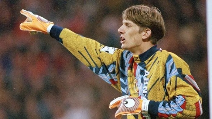 Edwin van der Sar Gã khổng lồ với cái đầu lạnh 1