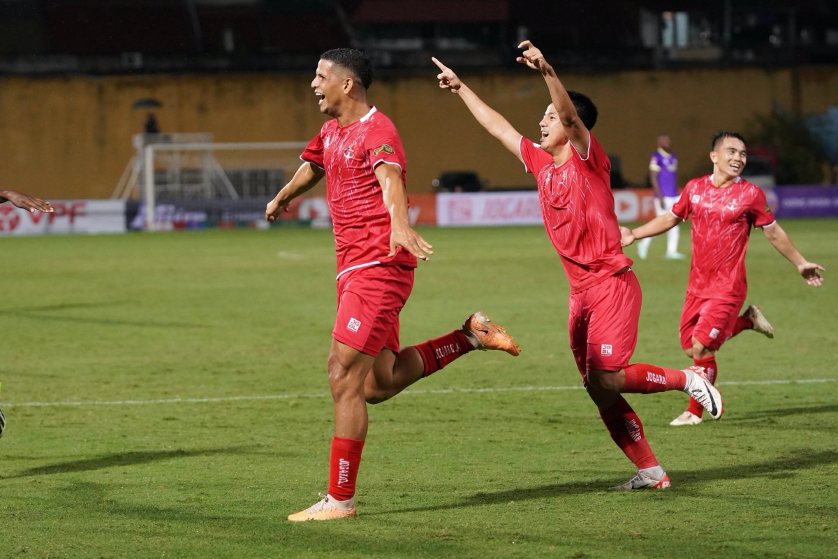 Ngày trở về ngọt ngào của HLV Chu Đình Nghiêm và Lucao 4