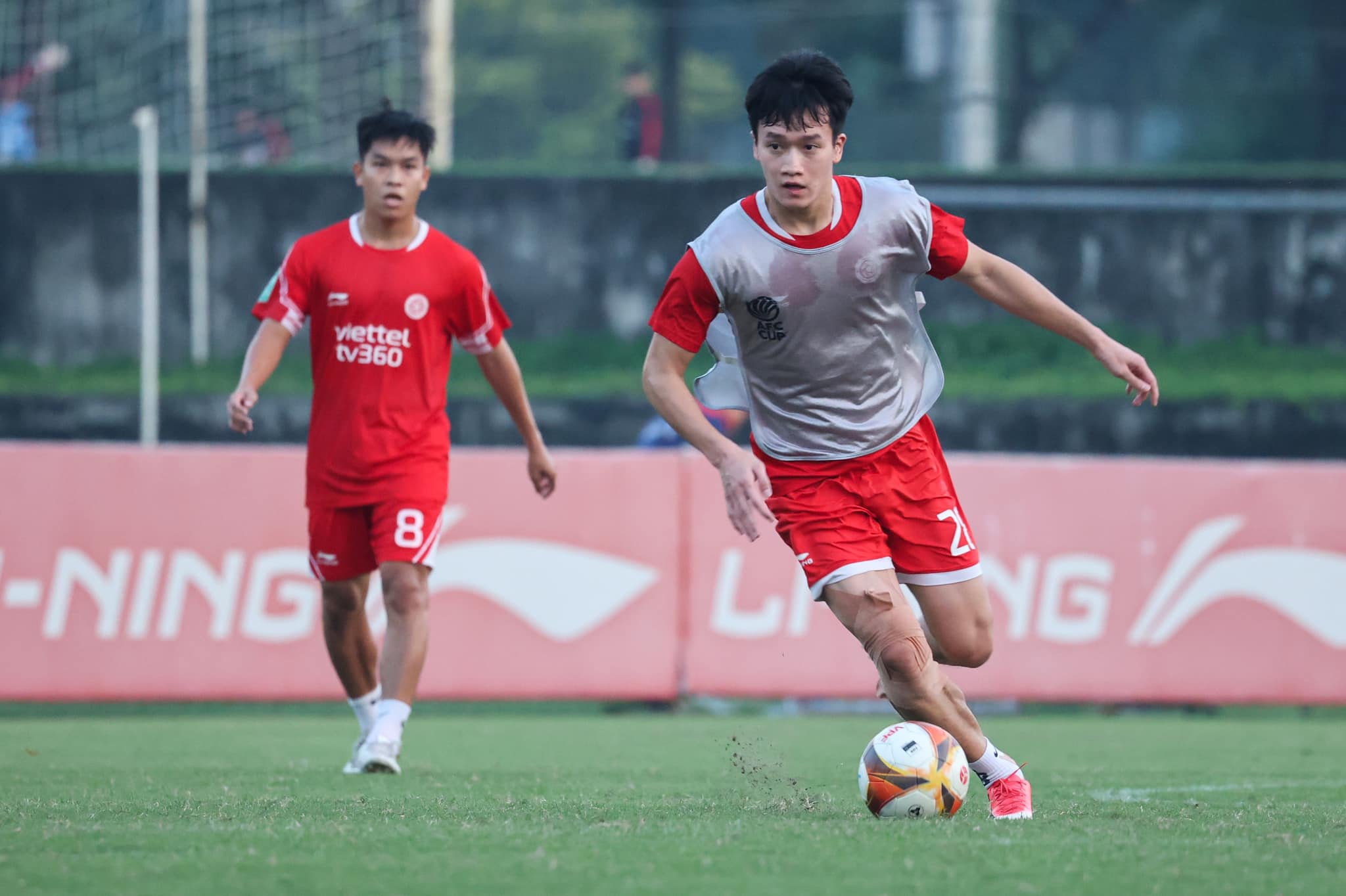 Hoàng Đức trên sân tập Viettel FC Hoang duc tren san tap Viettel FC