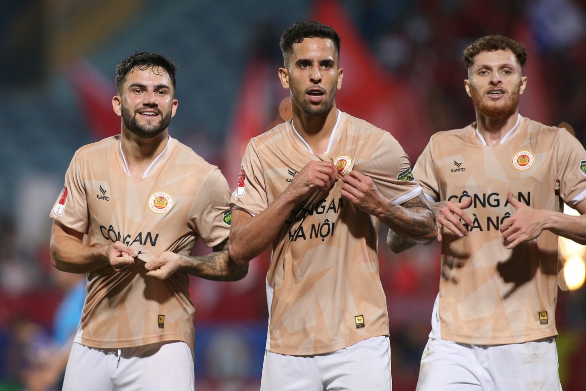 Dàn ngoại binh toả sáng, CAHN đẩy sâu Hà Nội FC vào khủng hoảng 8 Dàn ngoại binh toả sáng, CAHN đẩy sâu Hà Nội FC vào khủng hoảng 8