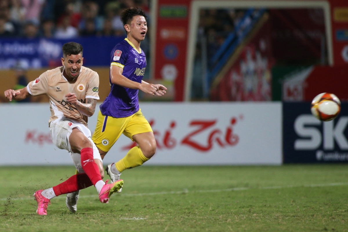 Dàn ngoại binh toả sáng, CAHN đẩy sâu Hà Nội FC vào khủng hoảng 2 Dàn ngoại binh toả sáng, CAHN đẩy sâu Hà Nội FC vào khủng hoảng 2