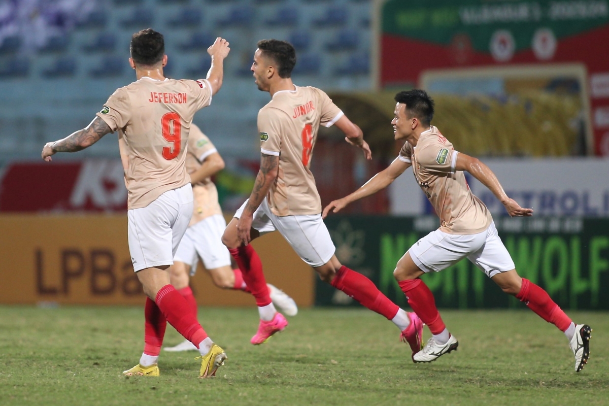 Dàn ngoại binh toả sáng, CAHN đẩy sâu Hà Nội FC vào khủng hoảng 3 Dàn ngoại binh toả sáng, CAHN đẩy sâu Hà Nội FC vào khủng hoảng 3