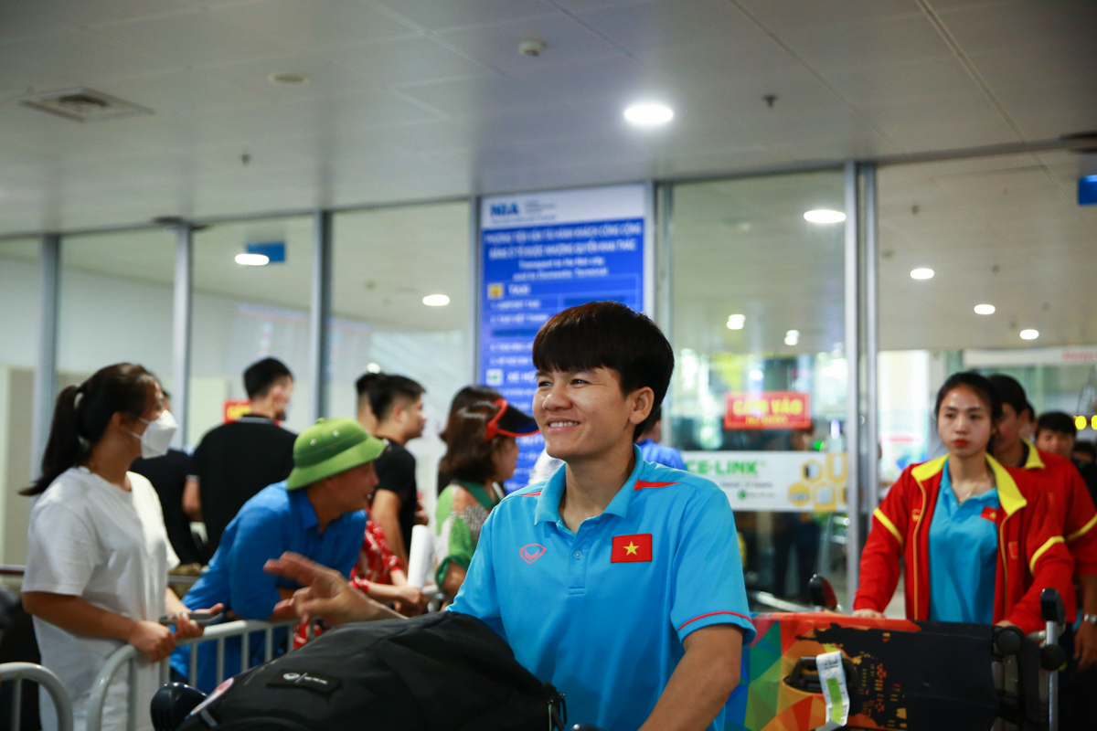 ĐT nữ Việt Nam gặp sự cố trong ngày trở về 2