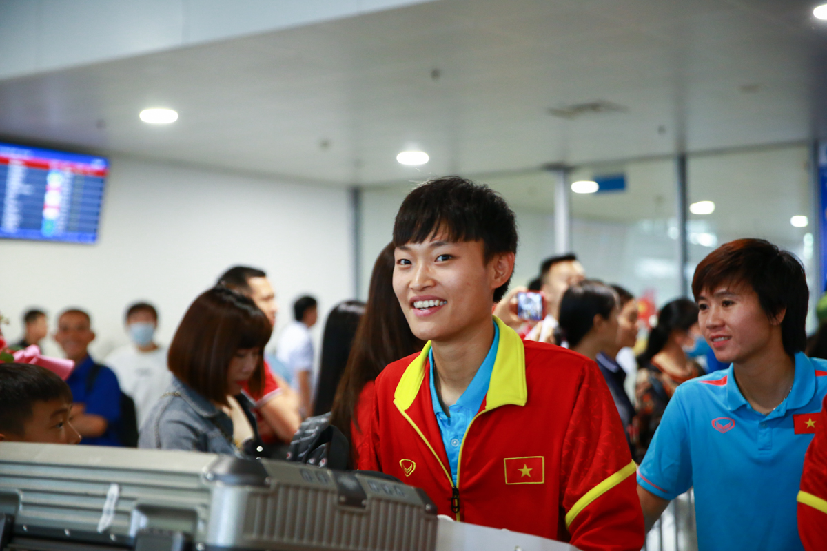 ĐT nữ Việt Nam gặp sự cố trong ngày trở về 4