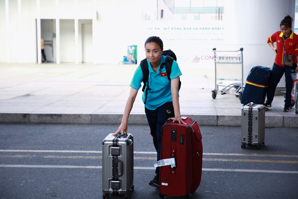 ĐT nữ Việt Nam gặp sự cố trong ngày trở về 7