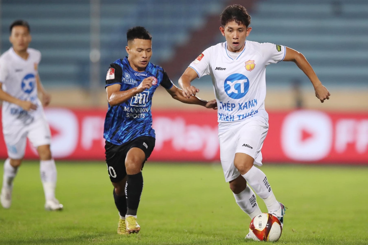 Hong Duy trong tran dau voi CLB TP HCM