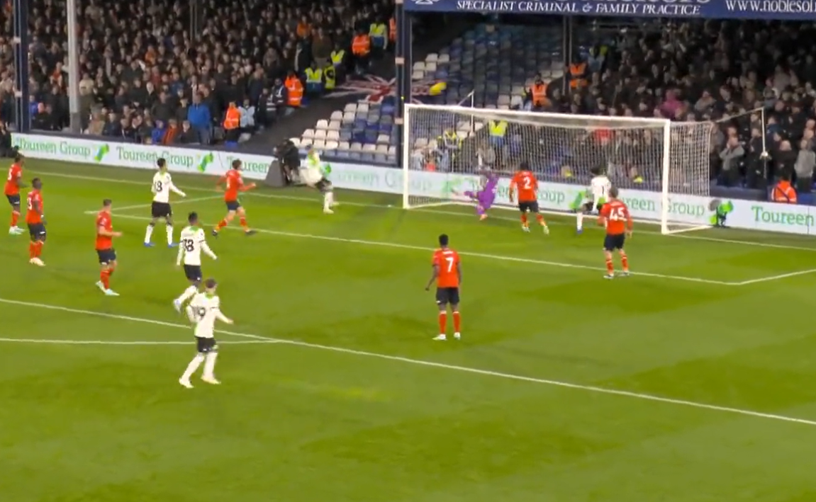 Pha bỏ lỡ không thể tin được của Darwin Nunez 3